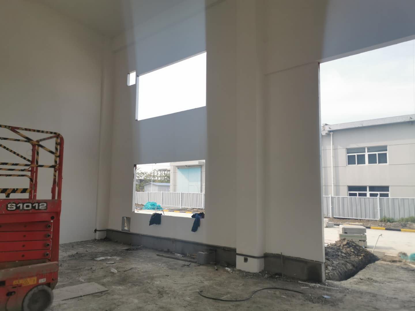 <a href='http://www.yoncaeldener.com' target='_blank'>泄爆墙</a>施工